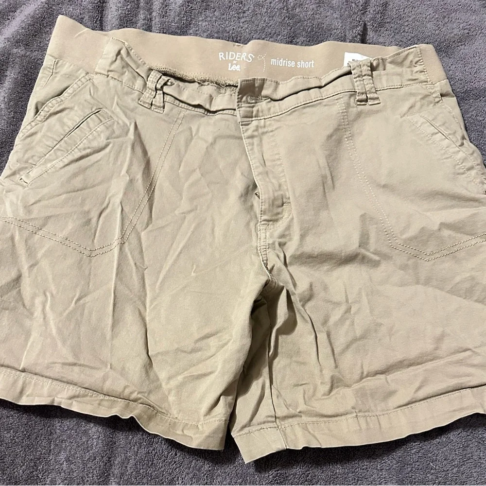 Women’s shorts - Picture 2 of 2